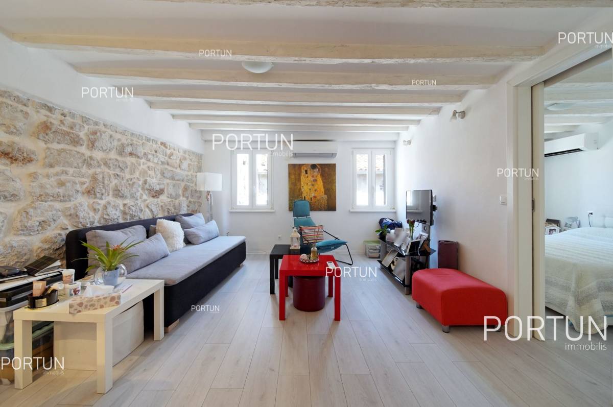 Renovated apartment near the main square in Rovinj - 10694 007