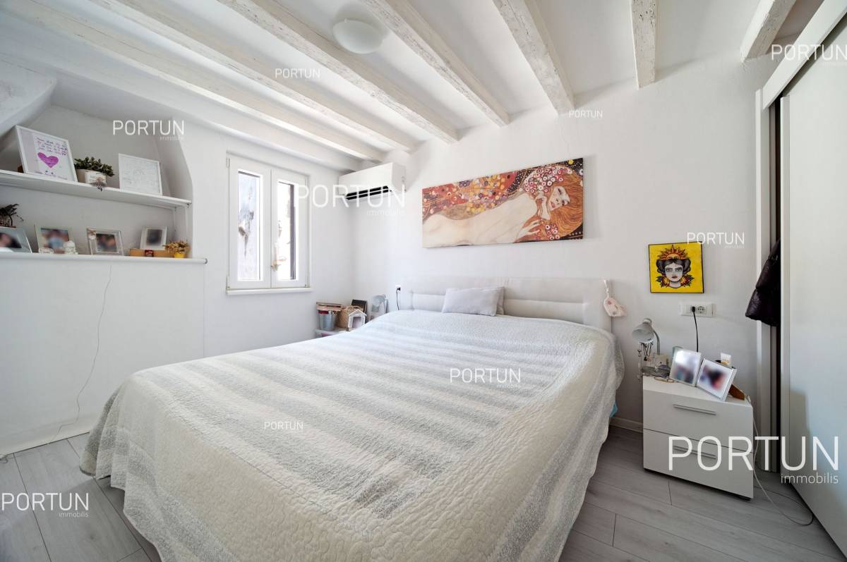 Renovated apartment near the main square in Rovinj - 10694 008