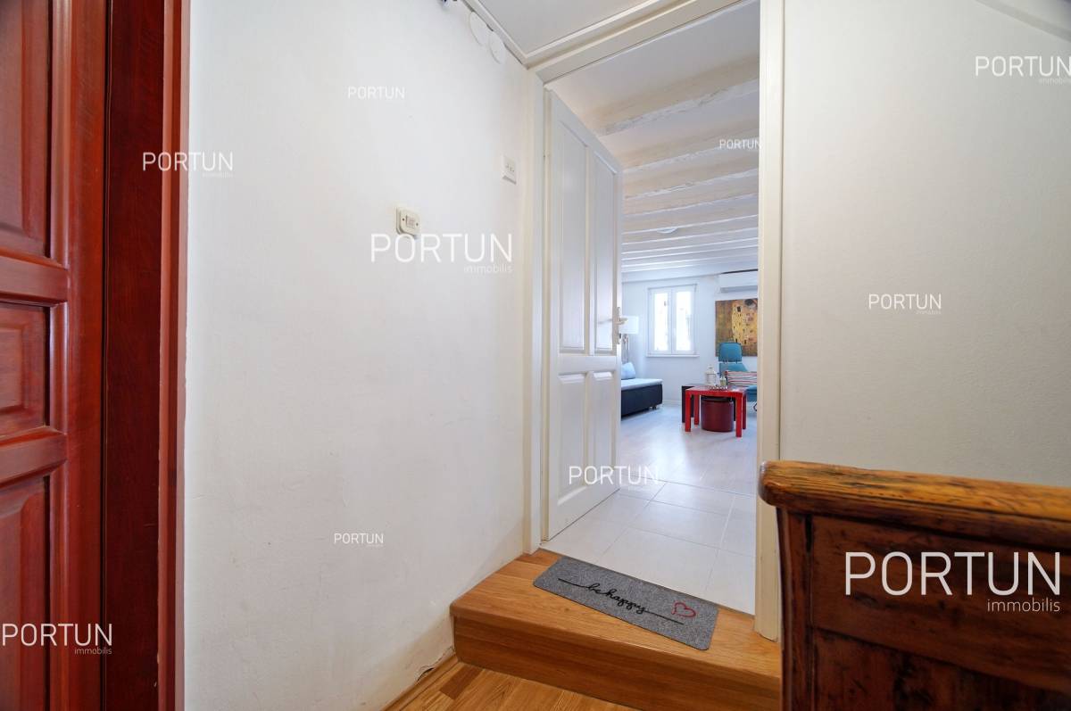 Renovated apartment near the main square in Rovinj - 10694 012