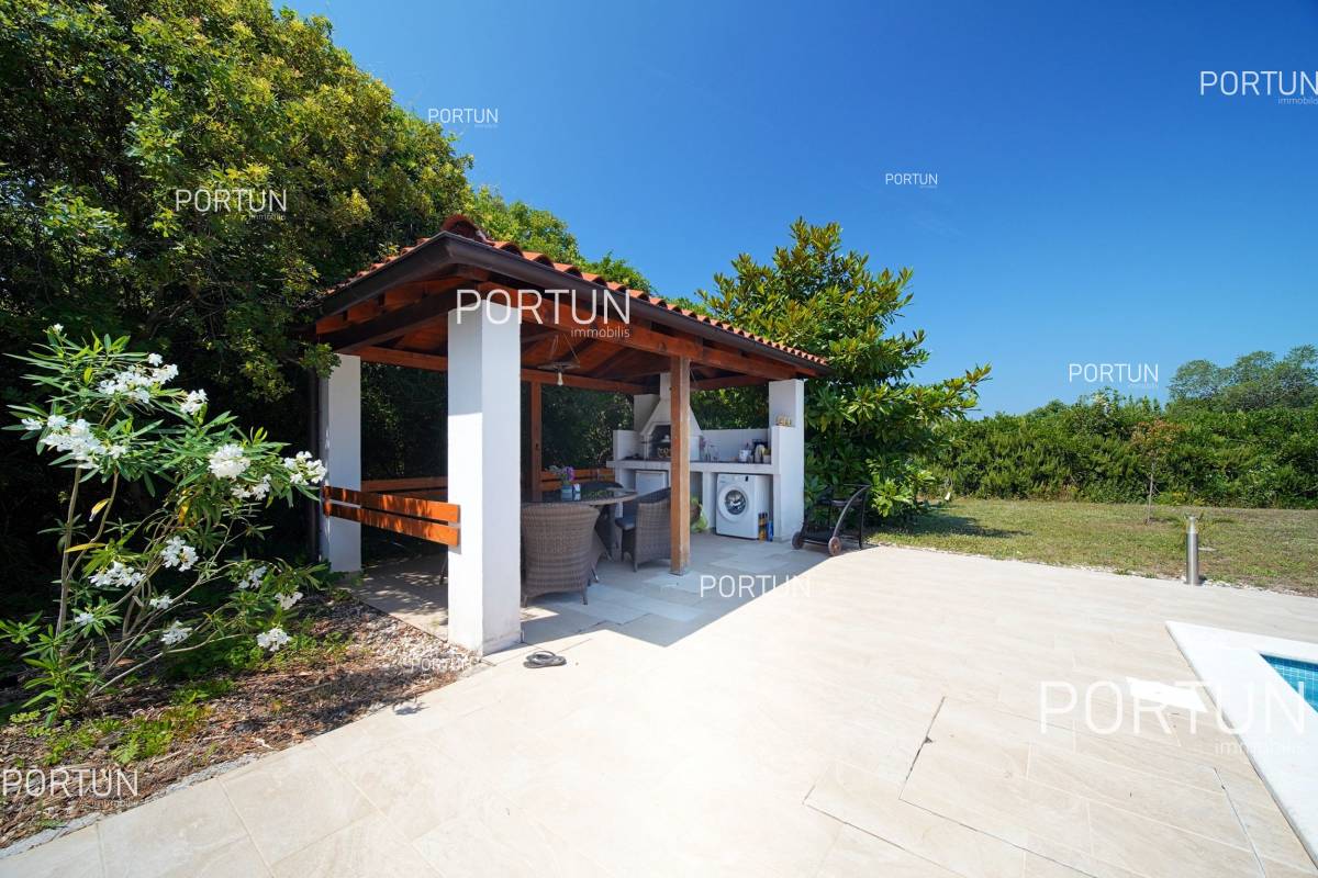 Stone house with pool and a large land in Rovinj - 20861 005