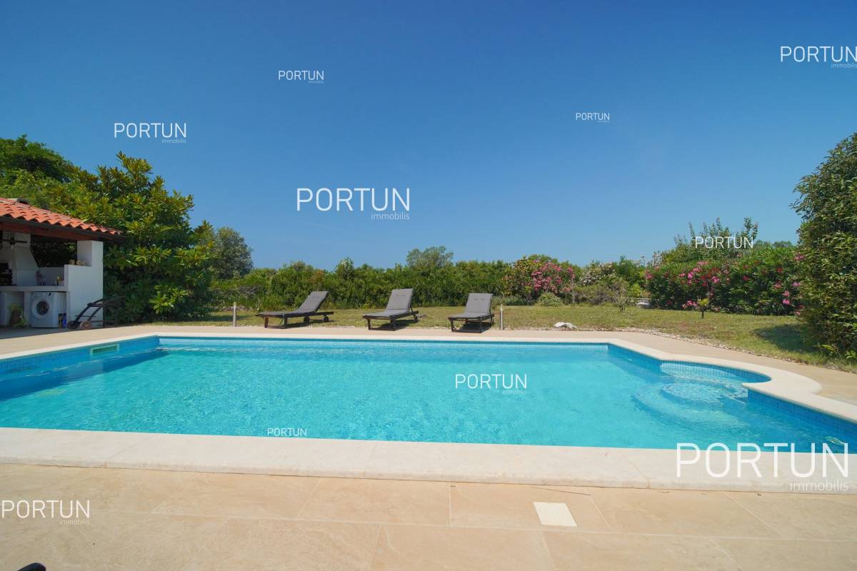 Stone house with pool and a large land in Rovinj - 20861 007