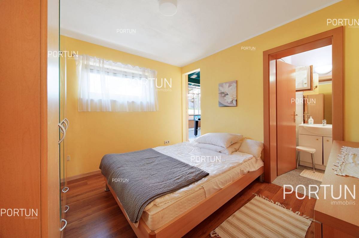 House with 3 apartments and open seaview close to the eastearn seabourne of Istria - 20787 017