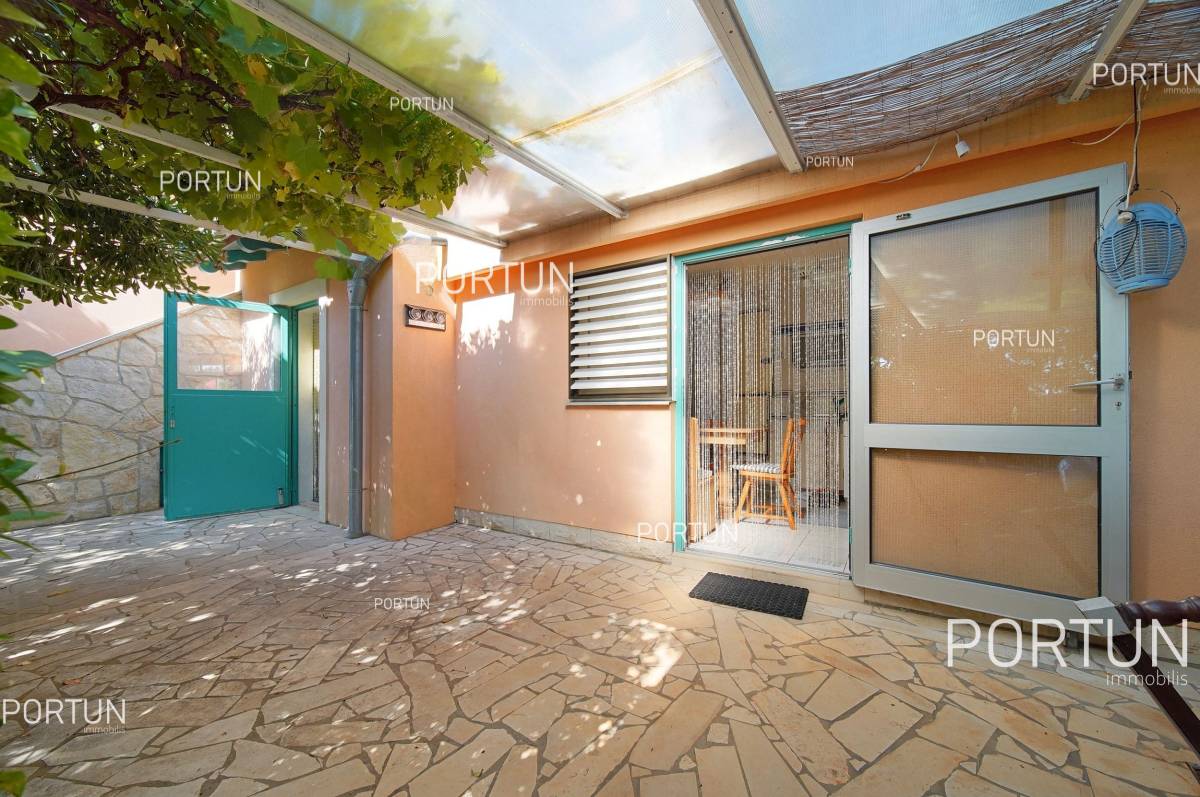 House with 3 apartments and open seaview close to the eastearn seabourne of Istria - 20787 020