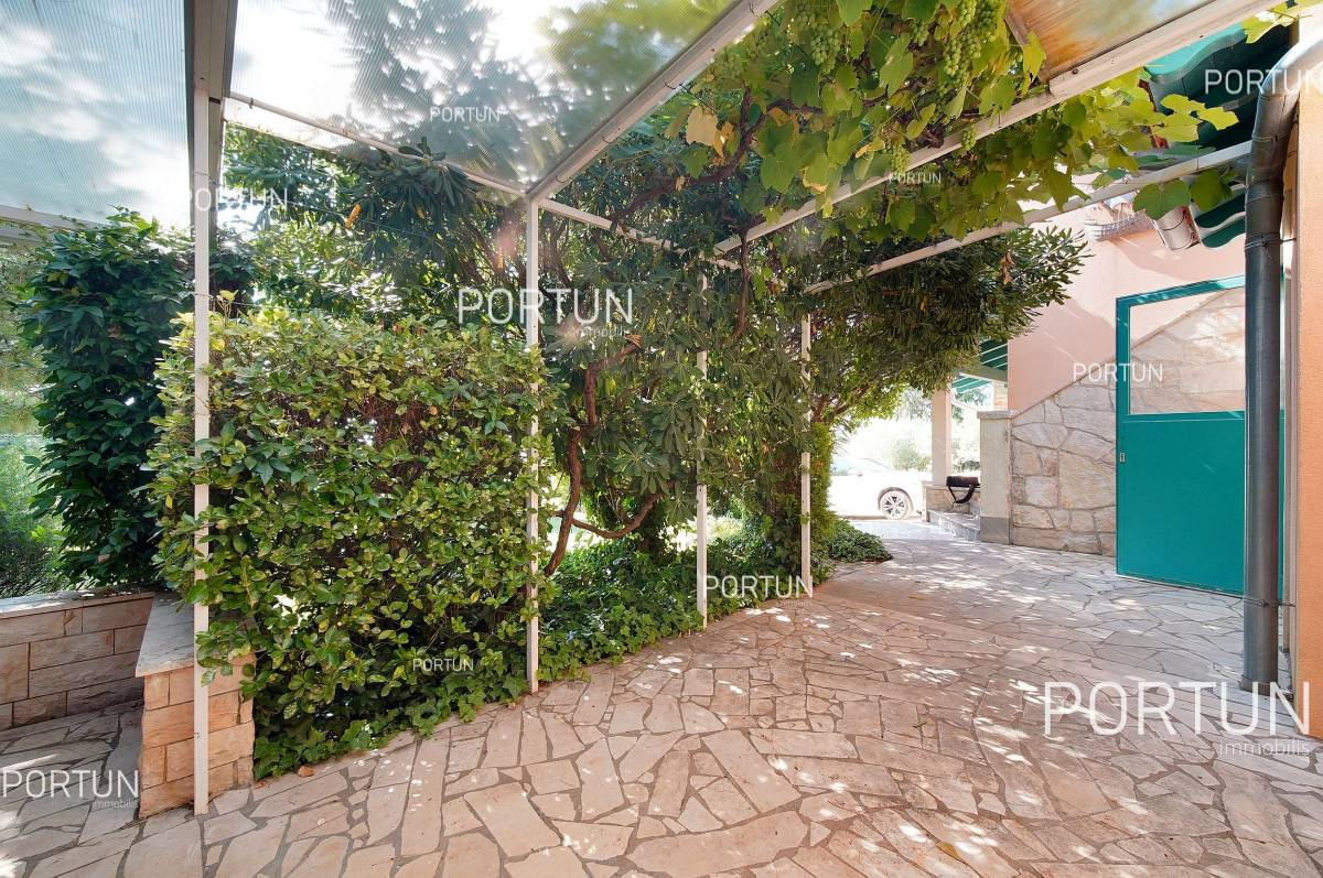 House with 3 apartments and open seaview close to the eastearn seabourne of Istria - 20787 025