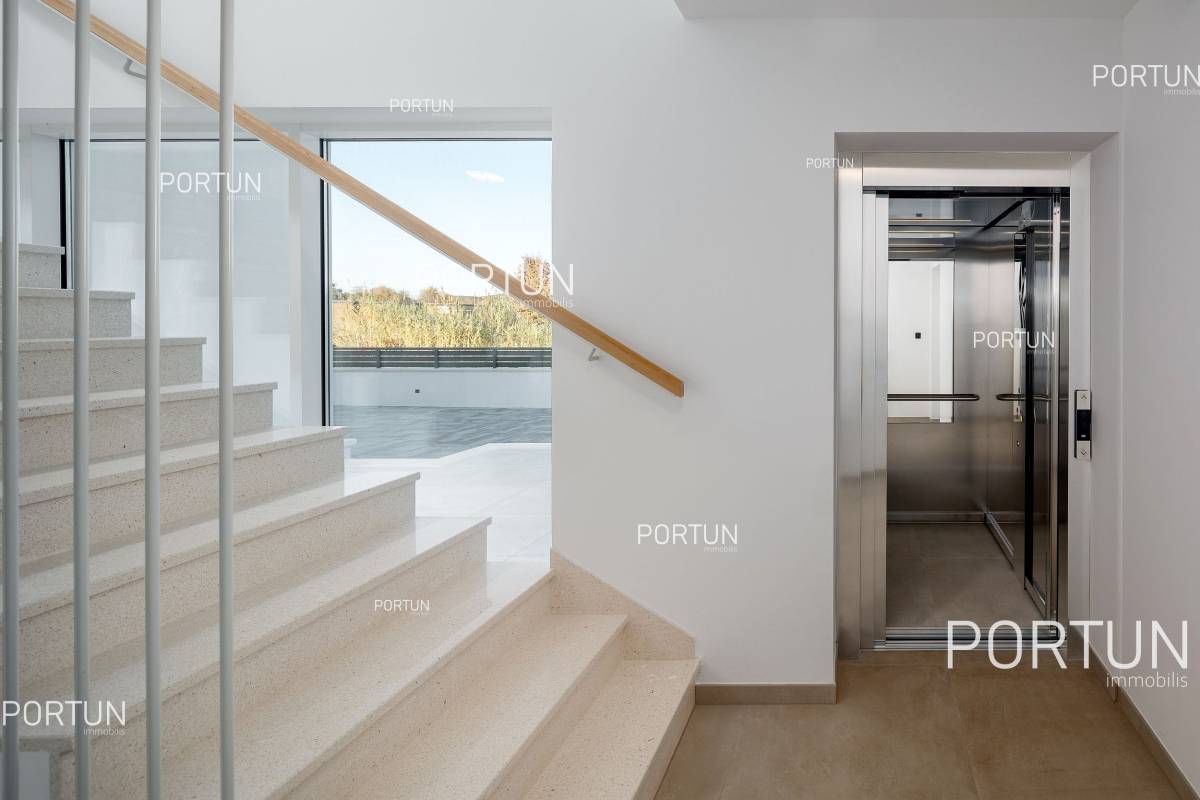 If luxury is what you seek than this is the right apartment - 10701 016