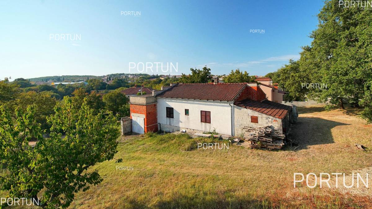Estate located in a hilly area few minutes drive from Rovinj - 20867 001x