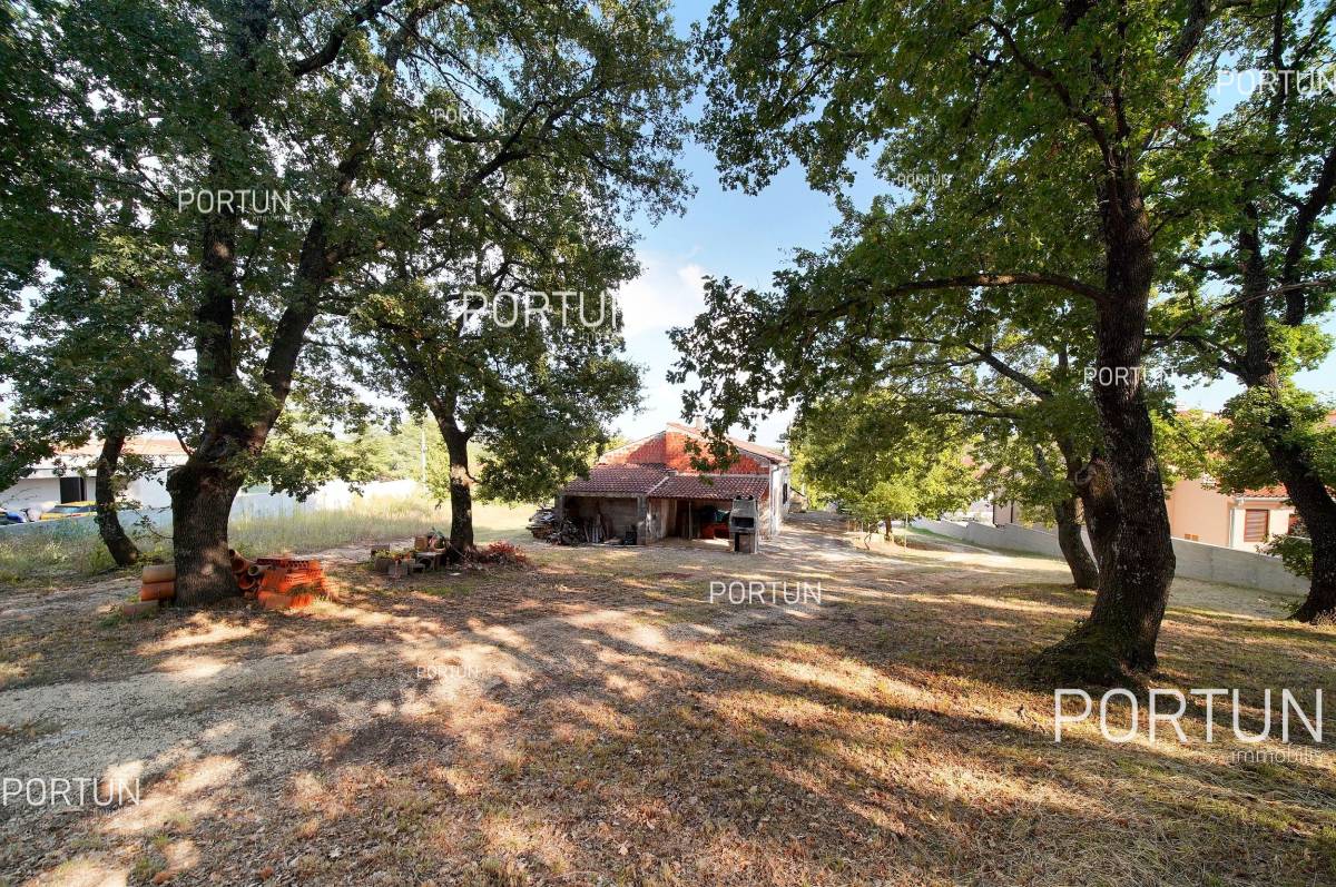 Estate located in a hilly area few minutes drive from Rovinj - 20867 002