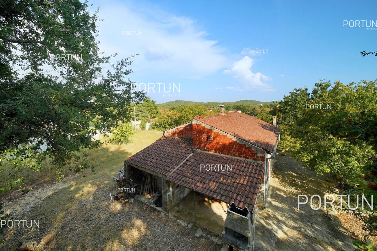 Estate located in a hilly area few minutes drive from Rovinj - 20867 003