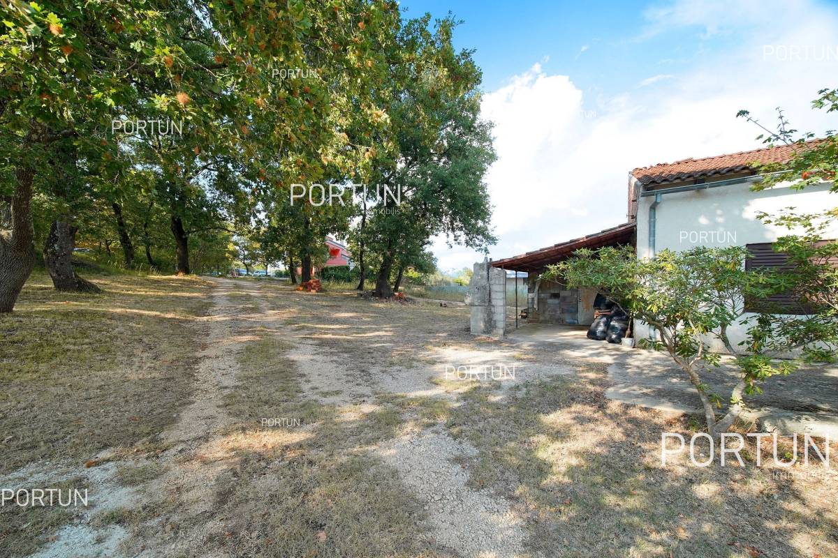 Estate located in a hilly area few minutes drive from Rovinj - 20867 004