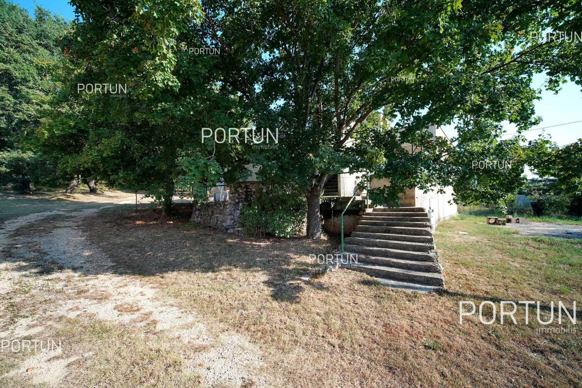 Estate located in a hilly area few minutes drive from Rovinj - 20867 009