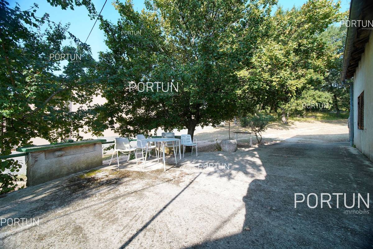 Estate located in a hilly area few minutes drive from Rovinj - 20867 011