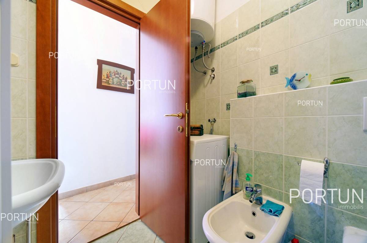 Rovinj, one bedroom flat in a quiet location near Rovinj - 10705 011