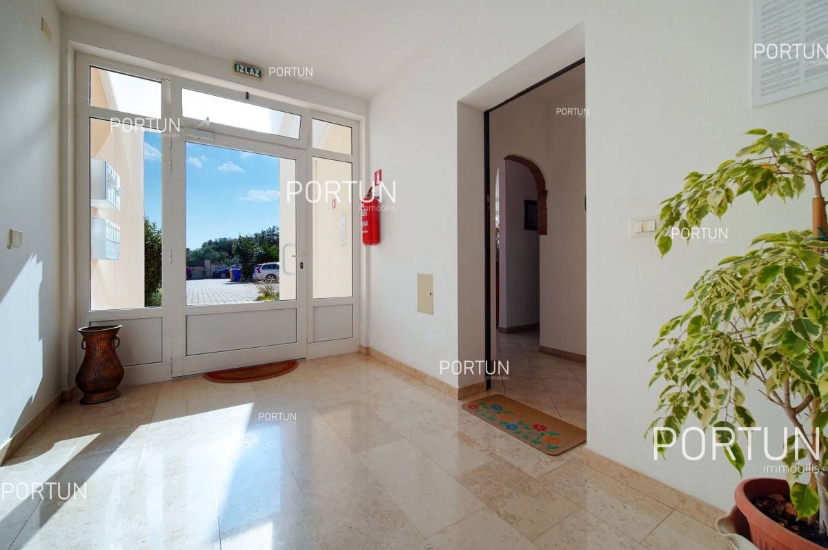Rovinj, one bedroom flat in a quiet location near Rovinj - 10705 019
