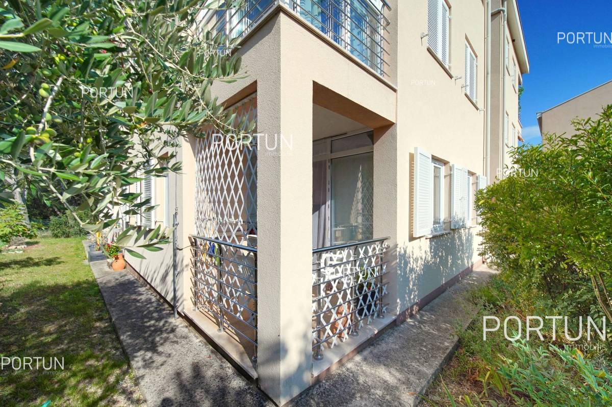 Rovinj, one bedroom flat in a quiet location near Rovinj - 10705 020