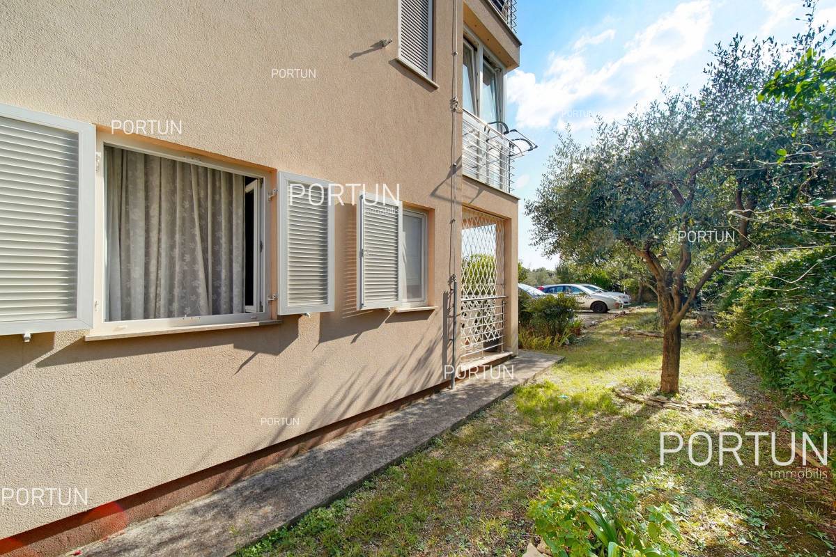 Rovinj, one bedroom flat in a quiet location near Rovinj - 10705 021