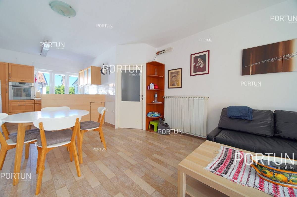 Three bedroom apartment in an excellent location close to the center of Rovinj - 10710 005