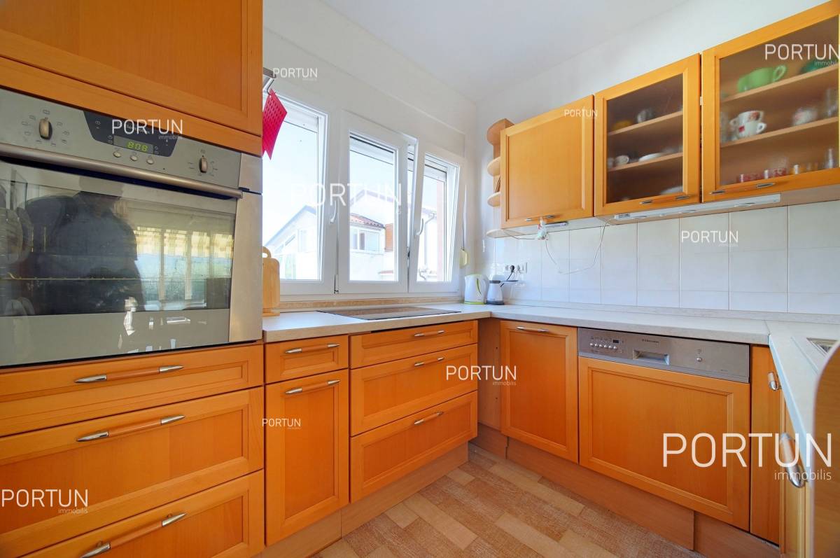 Three bedroom apartment in an excellent location close to the center of Rovinj - 10710 006