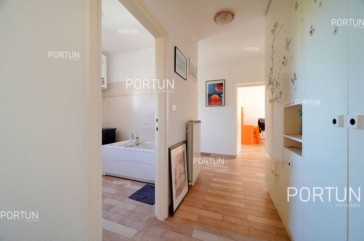 Three bedroom apartment in an excellent location close to the center of Rovinj - 10710 007