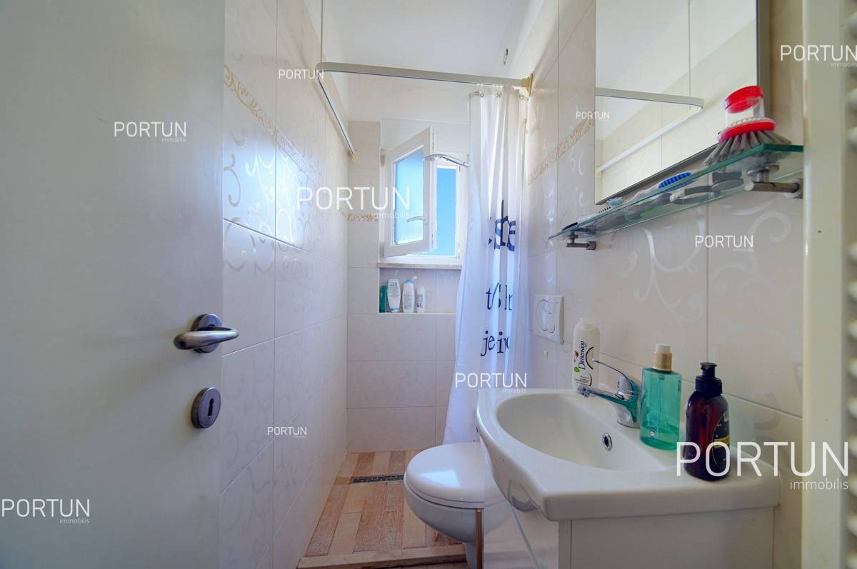 Three bedroom apartment in an excellent location close to the center of Rovinj - 10710 008