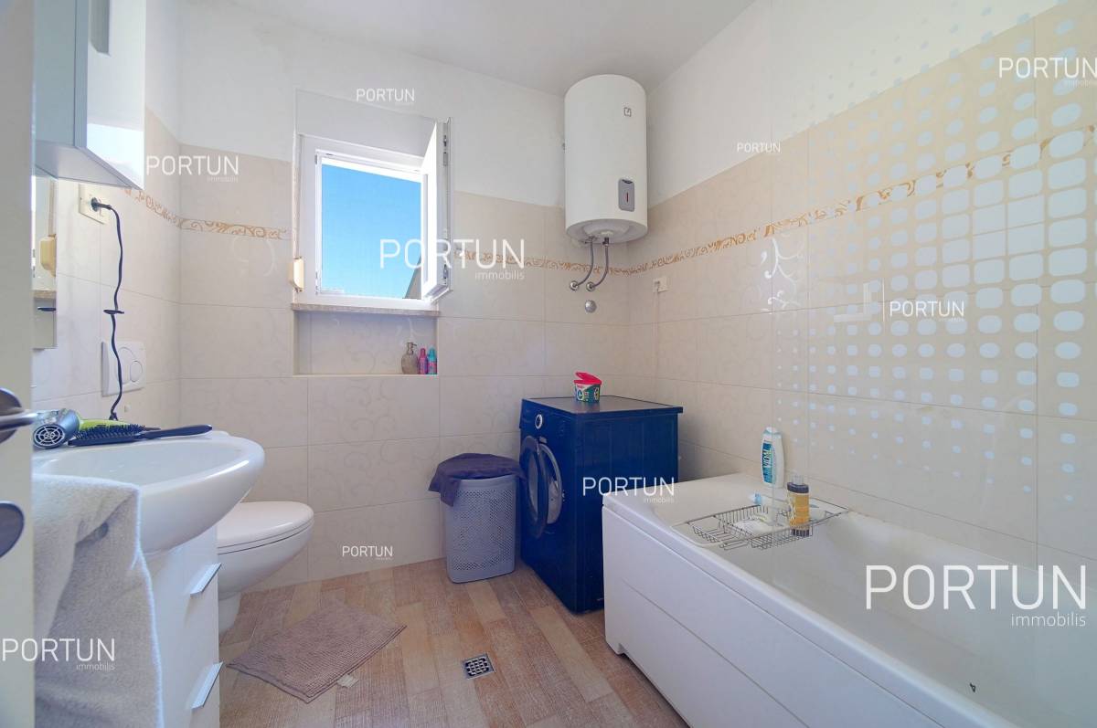 Three bedroom apartment in an excellent location close to the center of Rovinj - 10710 009