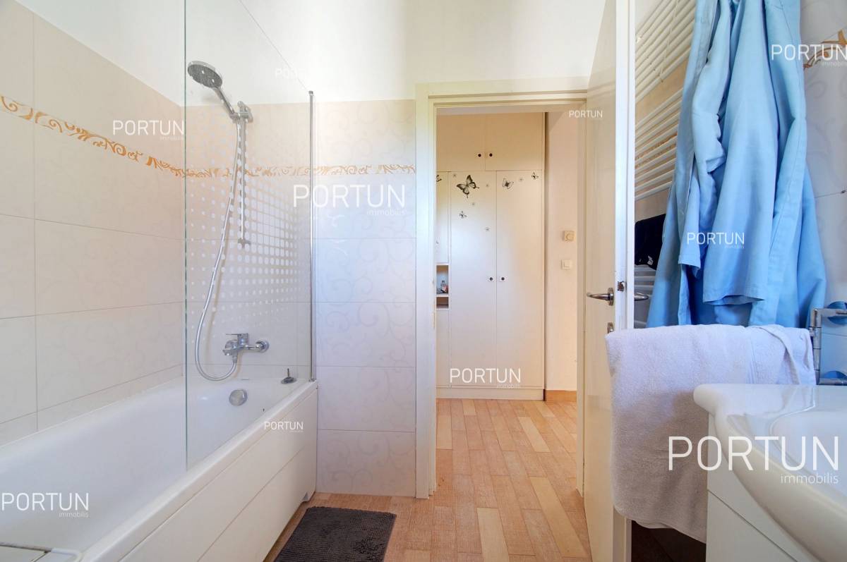 Three bedroom apartment in an excellent location close to the center of Rovinj - 10710 010