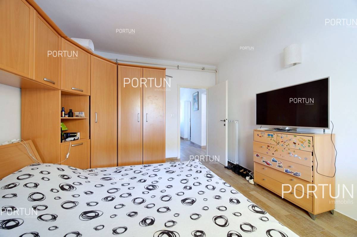 Three bedroom apartment in an excellent location close to the center of Rovinj - 10710 012
