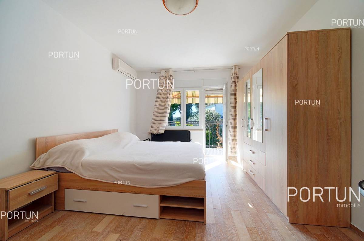 Three bedroom apartment in an excellent location close to the center of Rovinj - 10710 013