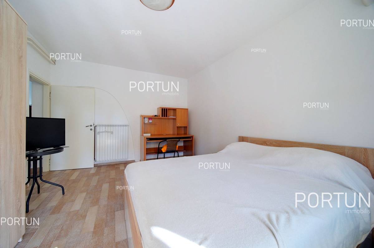 Three bedroom apartment in an excellent location close to the center of Rovinj - 10710 015