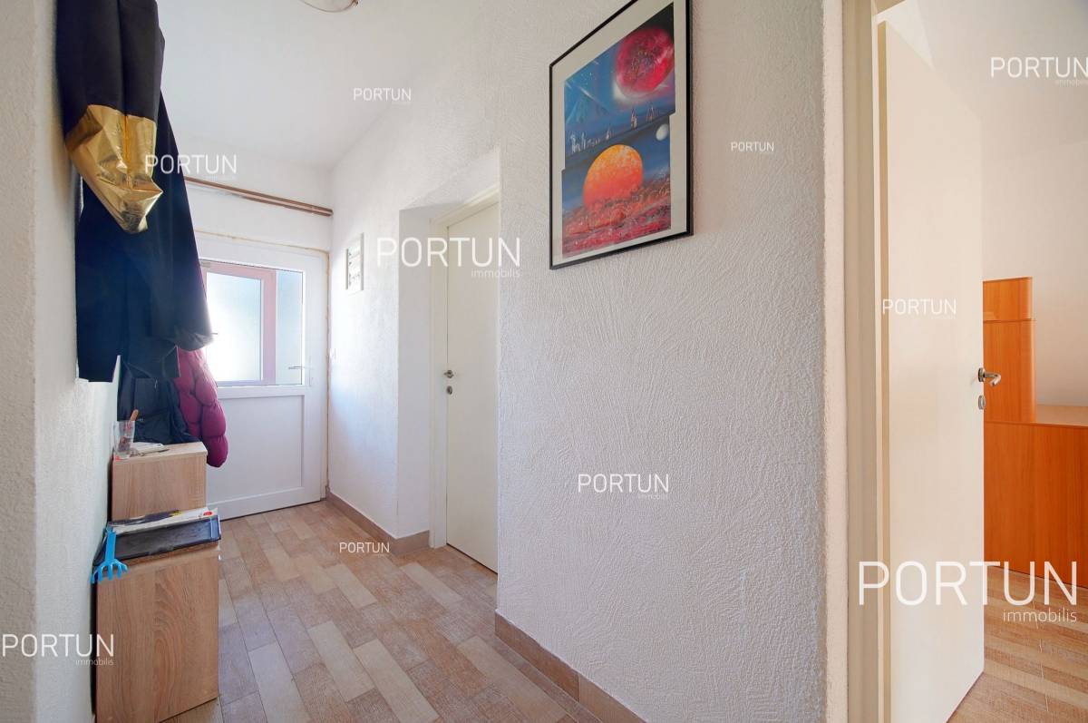 Three bedroom apartment in an excellent location close to the center of Rovinj - 10710 016