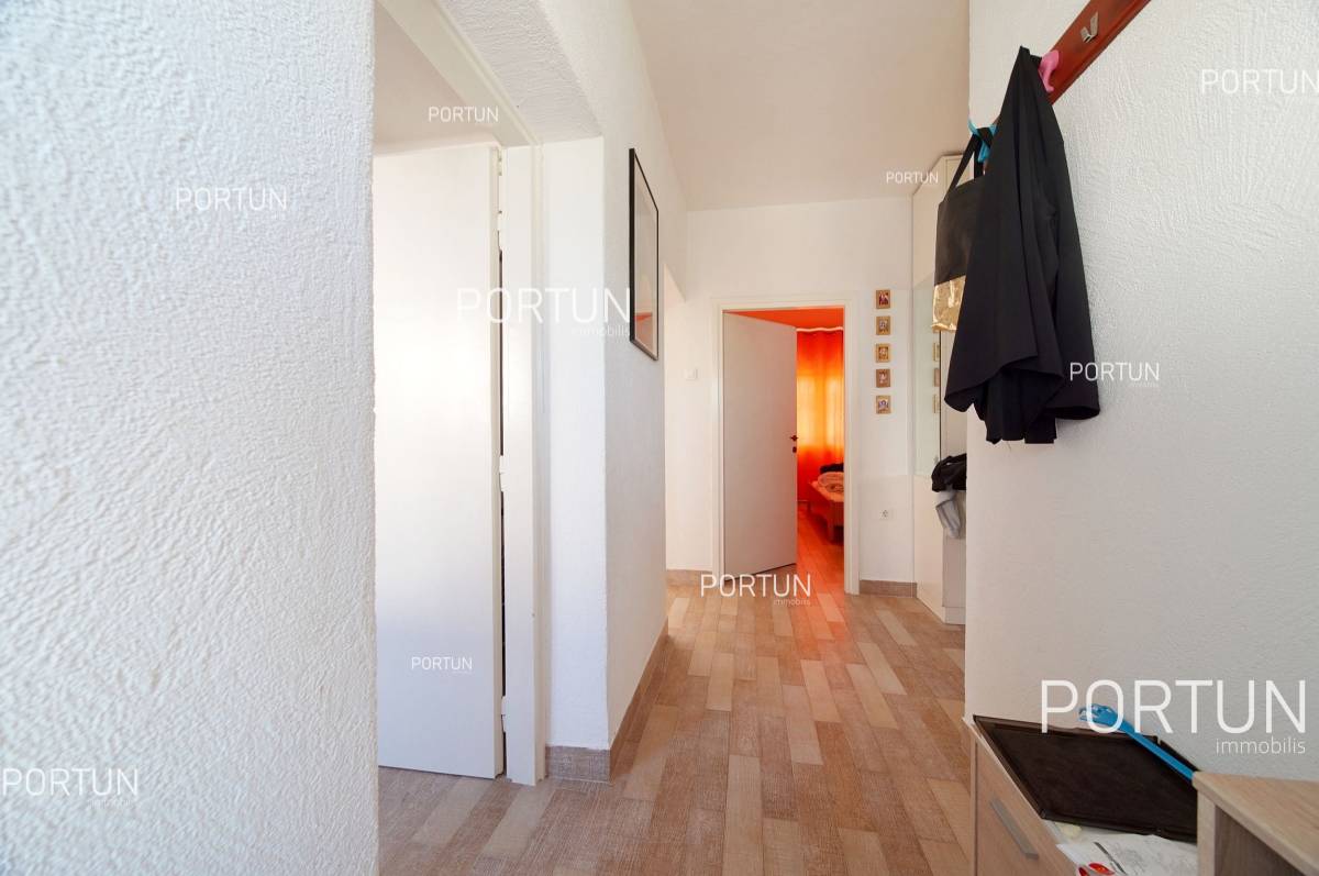 Three bedroom apartment in an excellent location close to the center of Rovinj - 10710 017