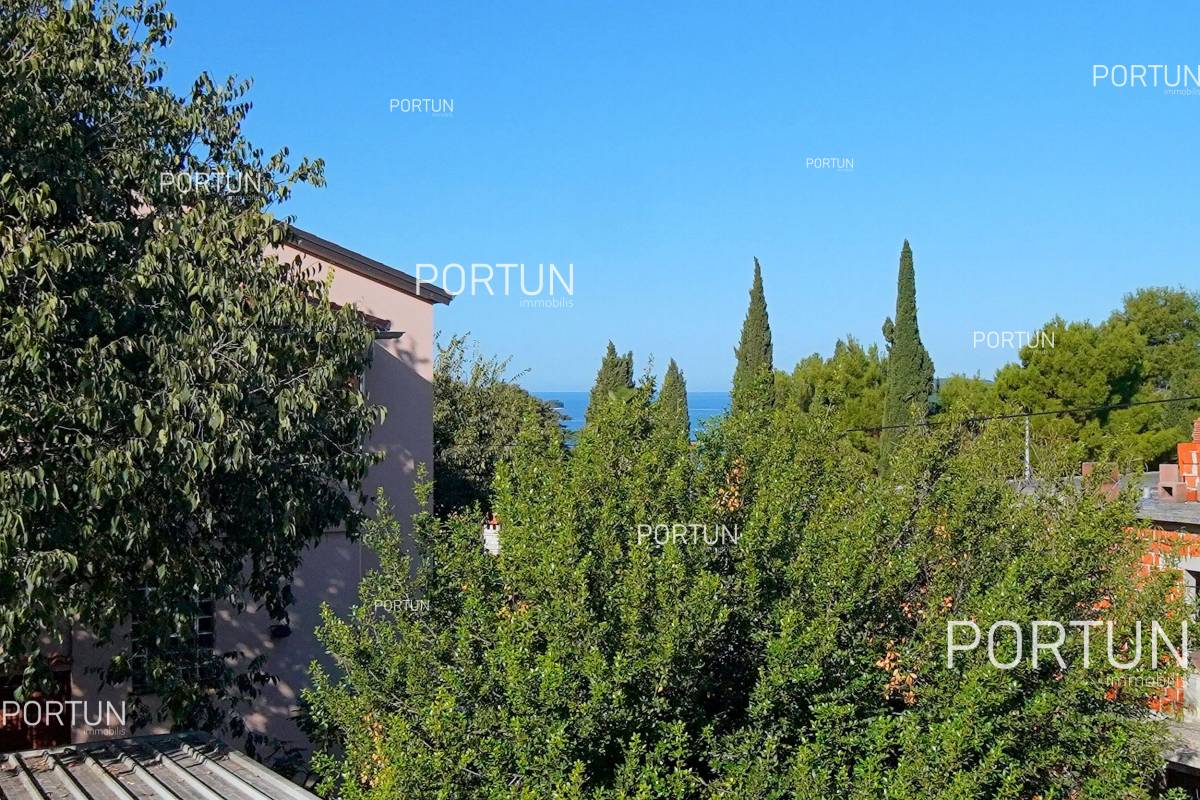 Three bedroom apartment in an excellent location close to the center of Rovinj - 10710 019