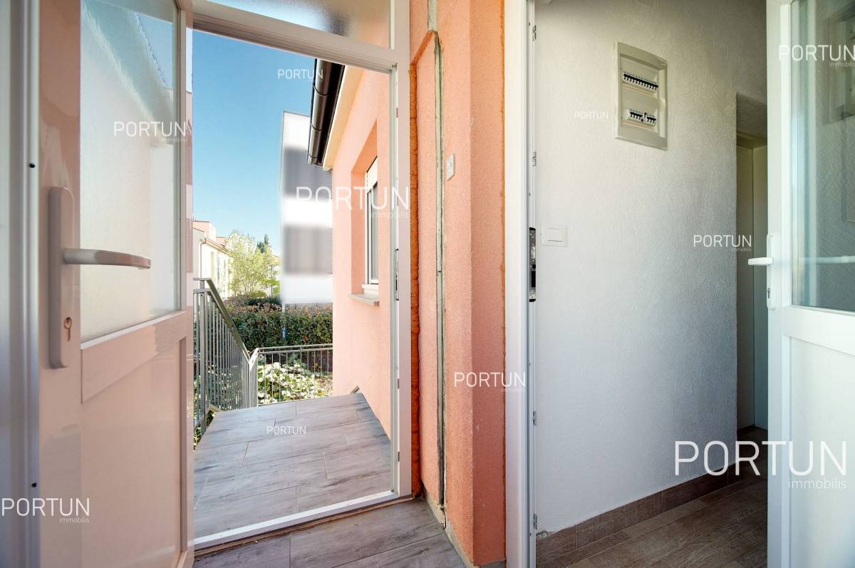 Three bedroom apartment in an excellent location close to the center of Rovinj - 10710 021