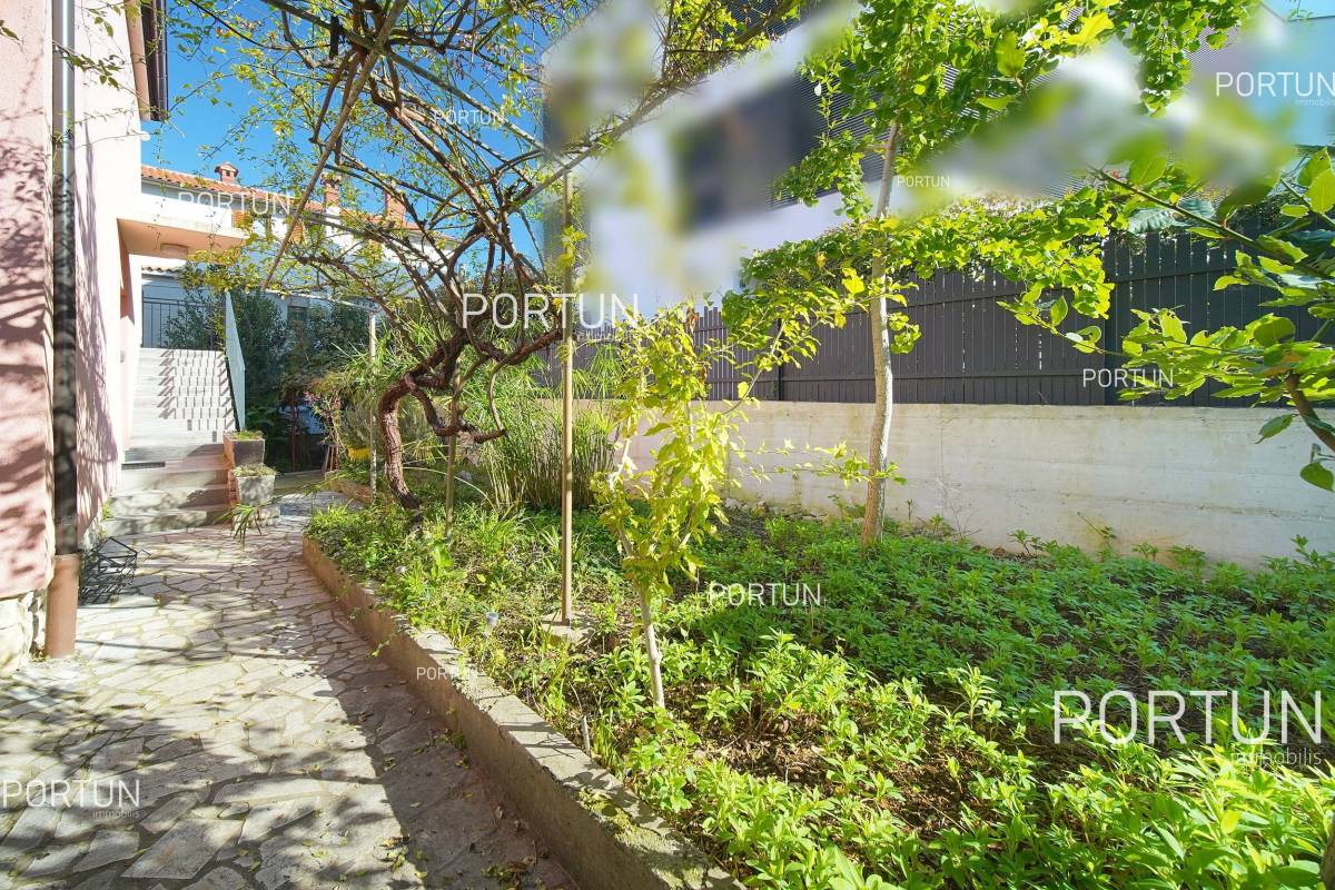 Three bedroom apartment in an excellent location close to the center of Rovinj - 10710 023