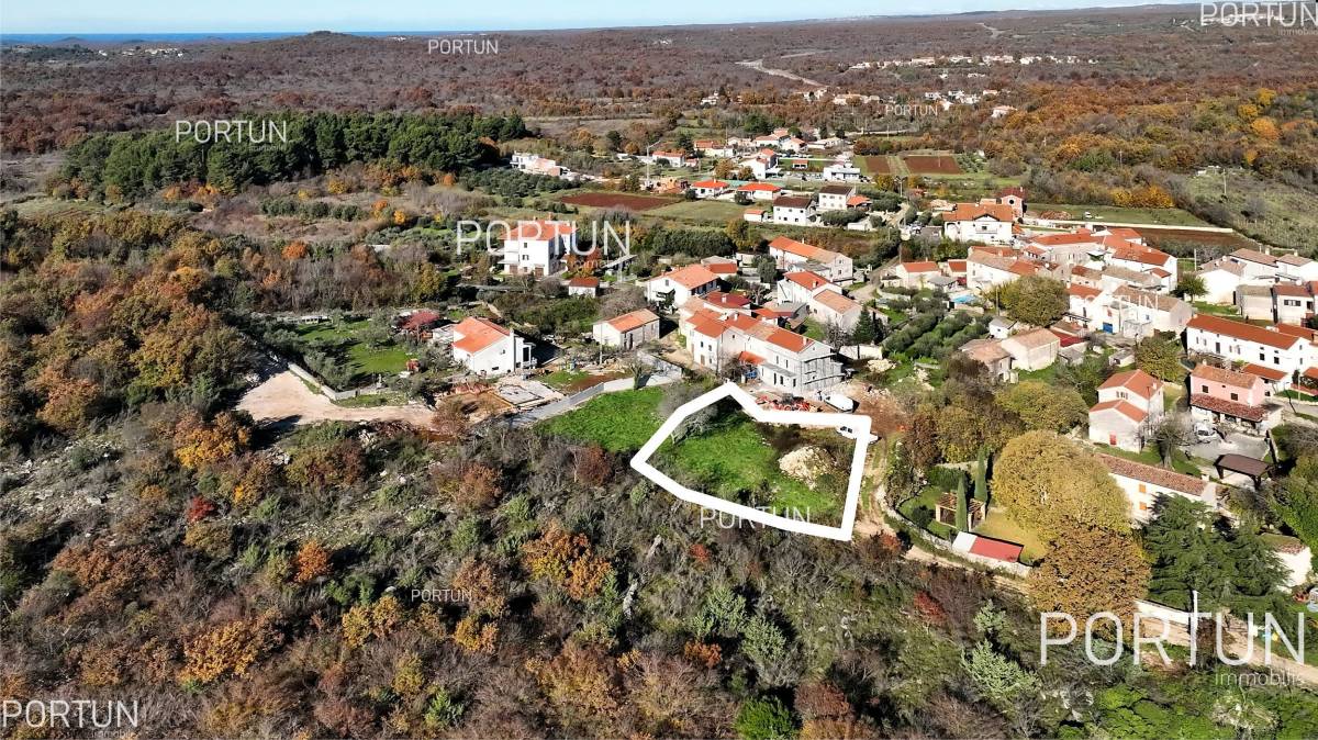 Building land on a hill close to the Lim bay and Vrsar - 40591 002