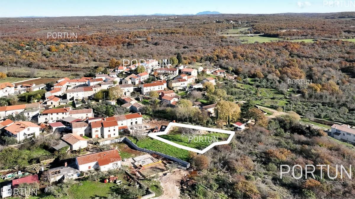 Building land on a hill close to the Lim bay and Vrsar - 40591 004