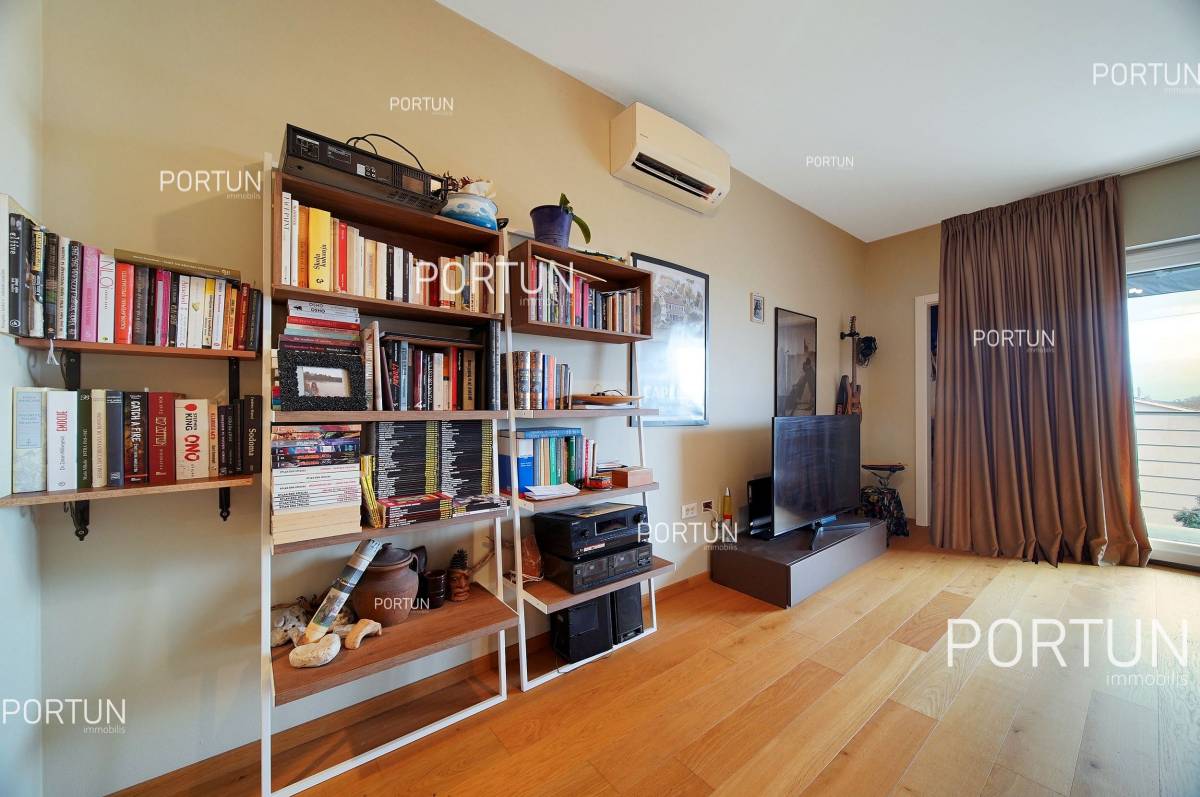 Modern two bedroom apartment in a residential area in Rovinj - 10711 002