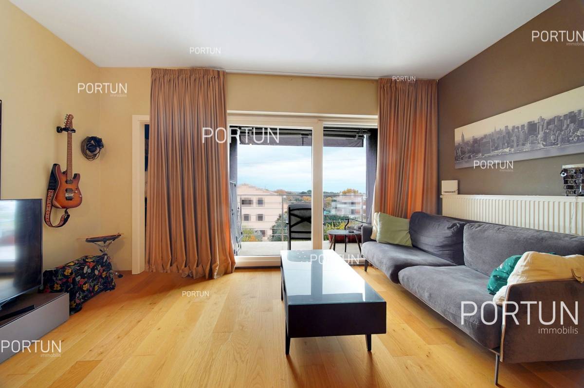 Modern two bedroom apartment in a residential area in Rovinj - 10711 003