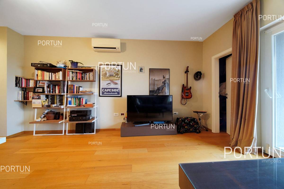 Modern two bedroom apartment in a residential area in Rovinj - 10711 006