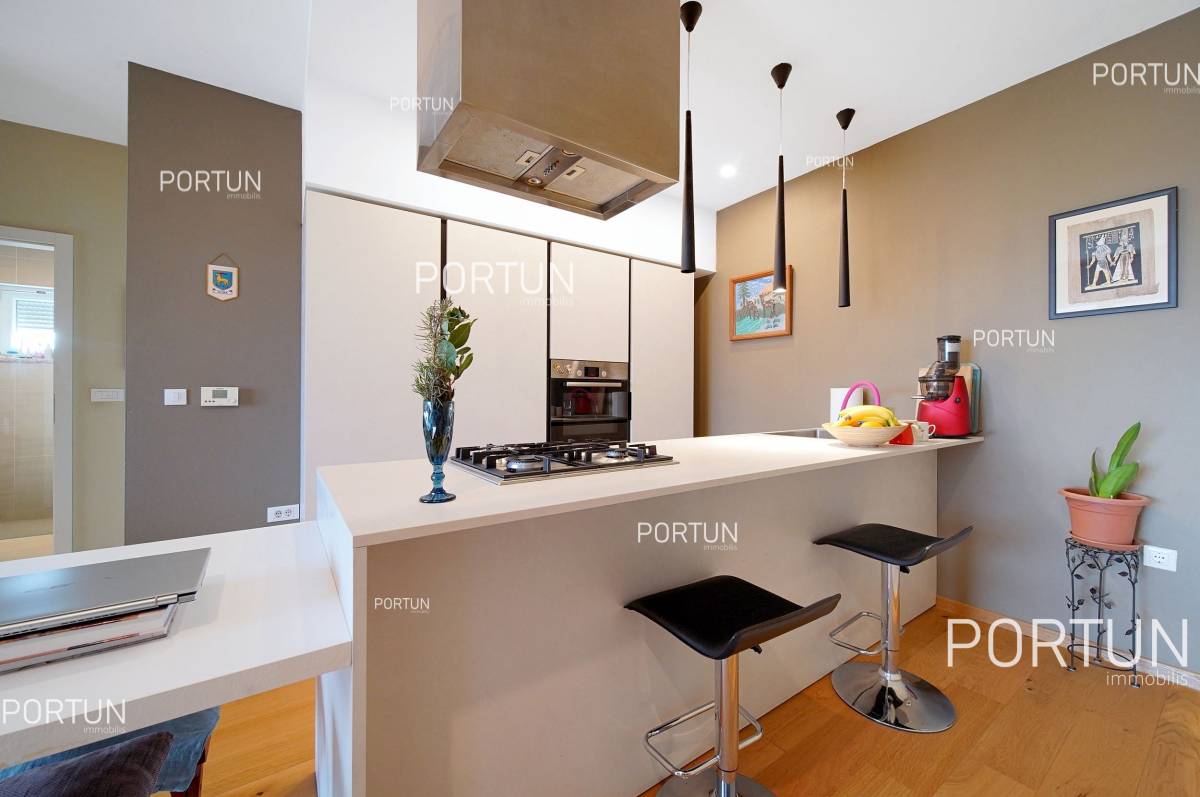 Modern two bedroom apartment in a residential area in Rovinj - 10711 009