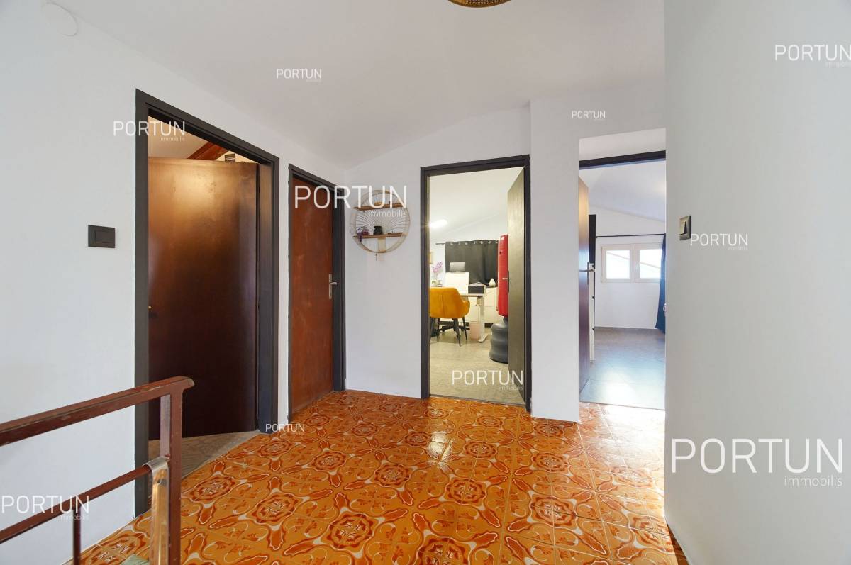 Three bedroom apartment close to Rovinj with seaview - 10713 008