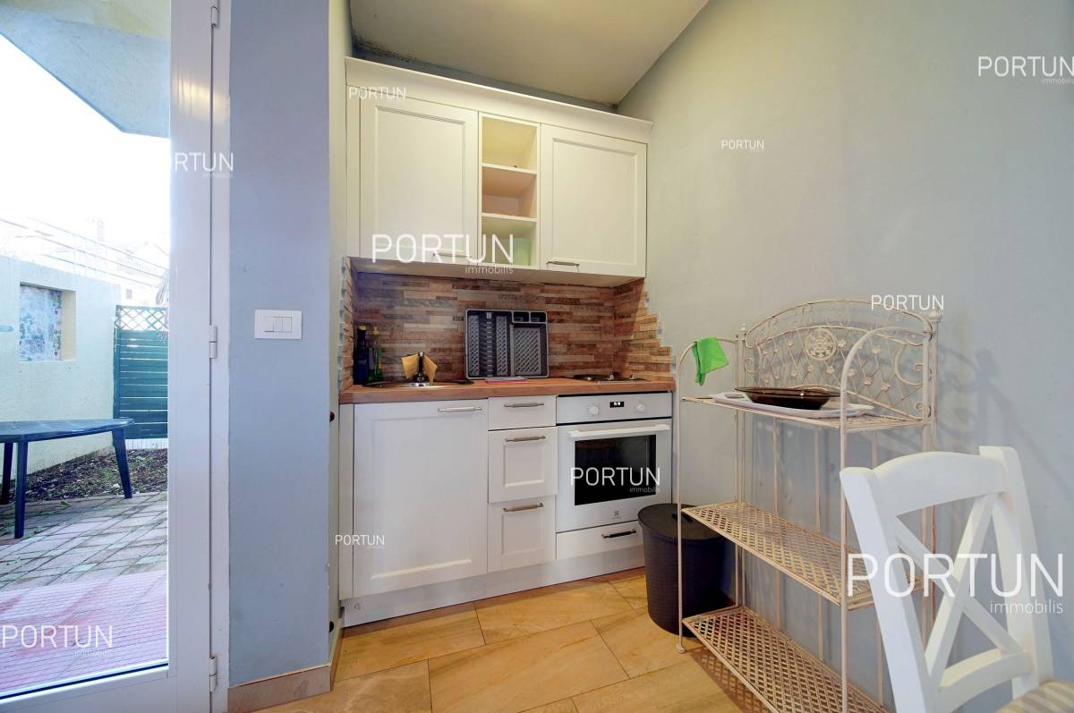One bedroom apartment located in a sought after location in Rovinj - 10718 003